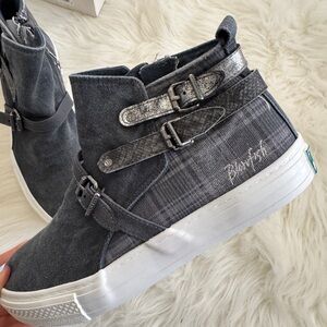 Blowfish Women's Charcoal Buckle Sneakers